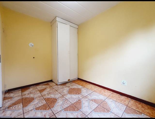 2 BEDROOM APARTMENT TO LET IN VORNA VALLEY